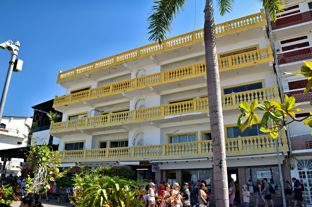 budget hotel tropical resort